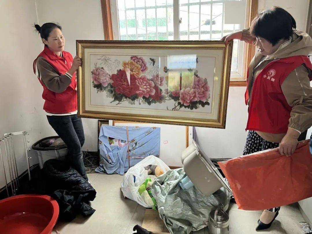 志愿服务助搬家 情暖征迁聚民心(图1)